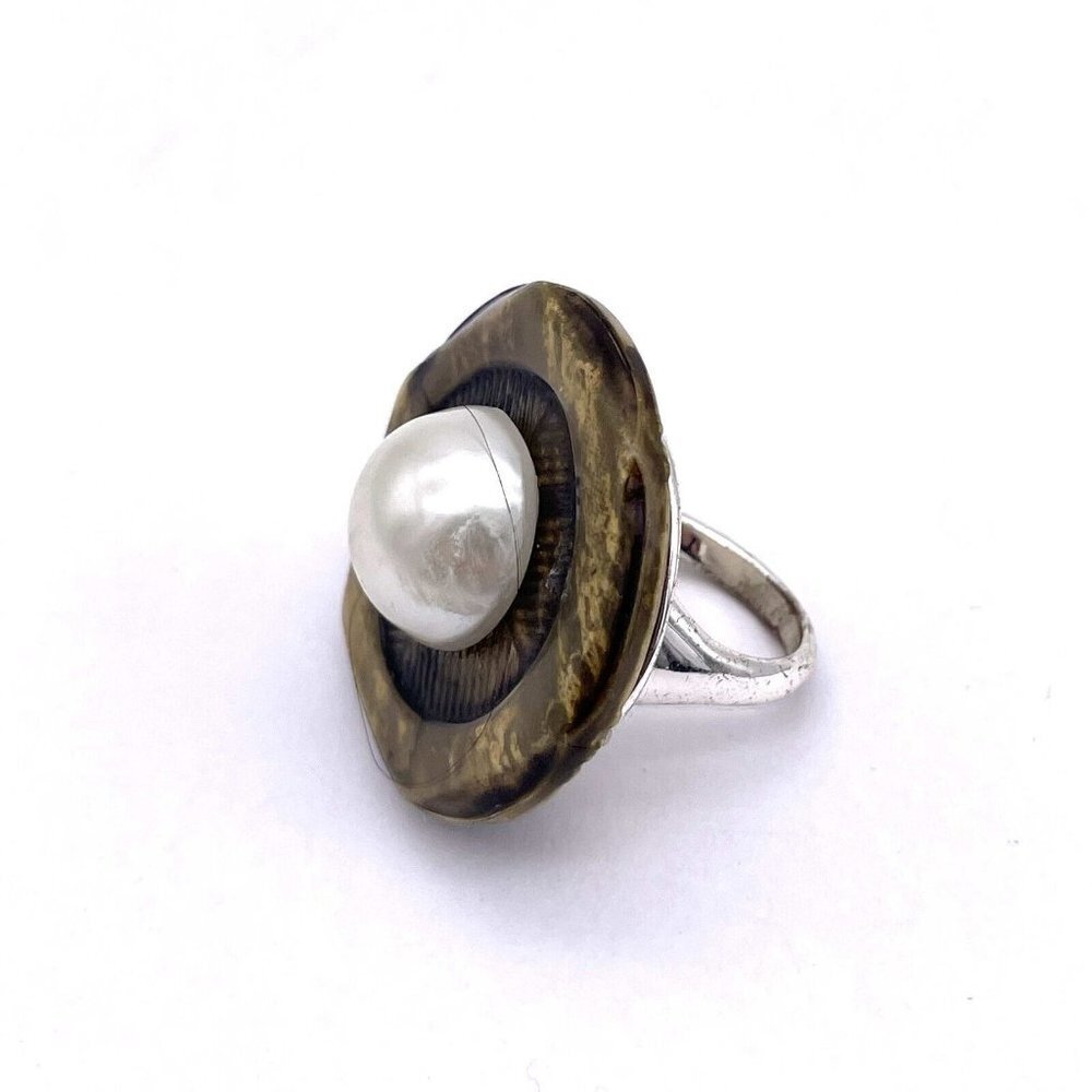 Liz Claiborne Pearl Large Round Statement Ring Size 6.75